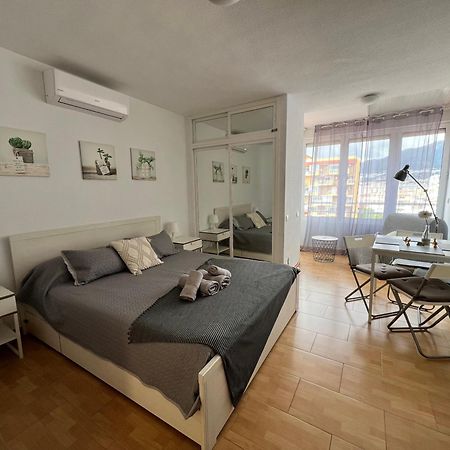 Holiday Apartment Edificio Iris, BenalmáDena بينالماذينا المظهر الخارجي الصورة