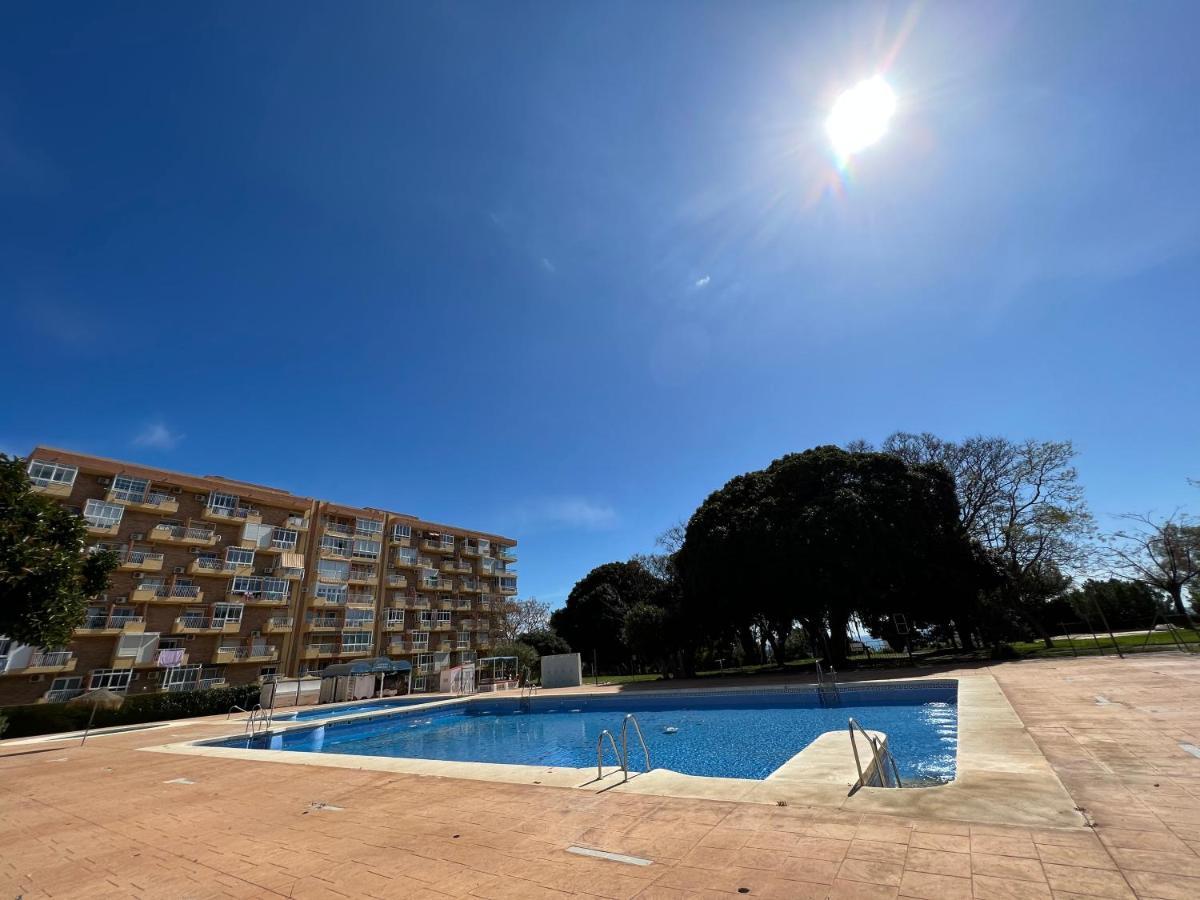 Holiday Apartment Edificio Iris, BenalmáDena بينالماذينا المظهر الخارجي الصورة
