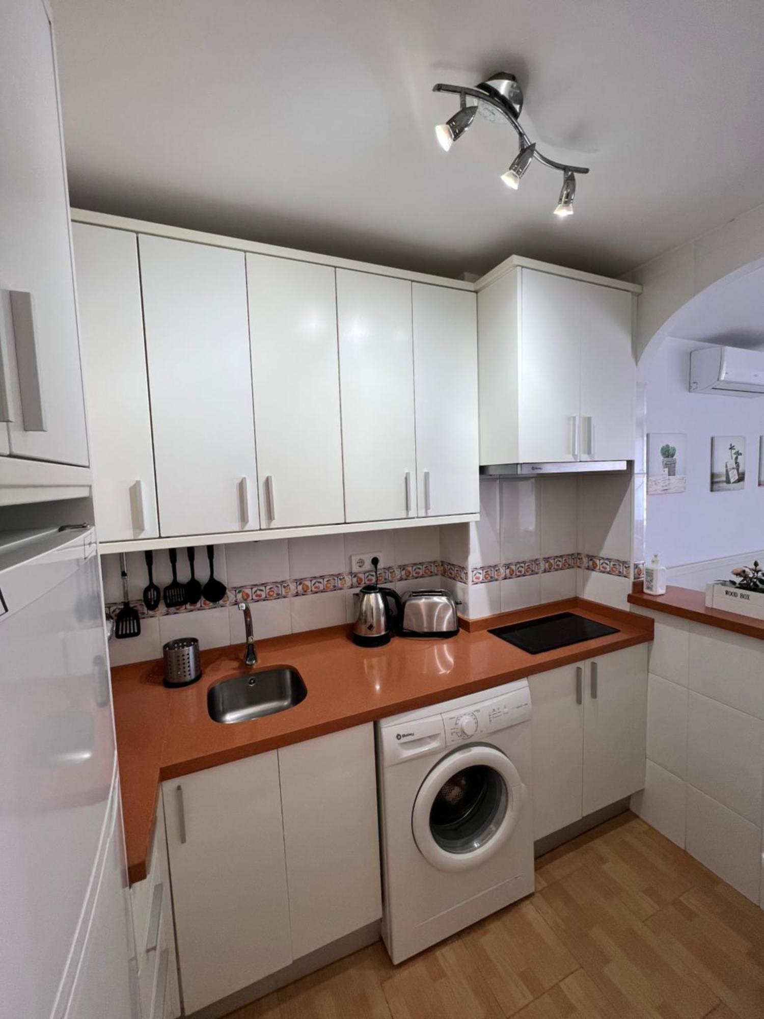 Holiday Apartment Edificio Iris, BenalmáDena بينالماذينا المظهر الخارجي الصورة